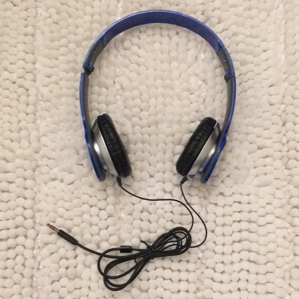Brand new UCONN headphones